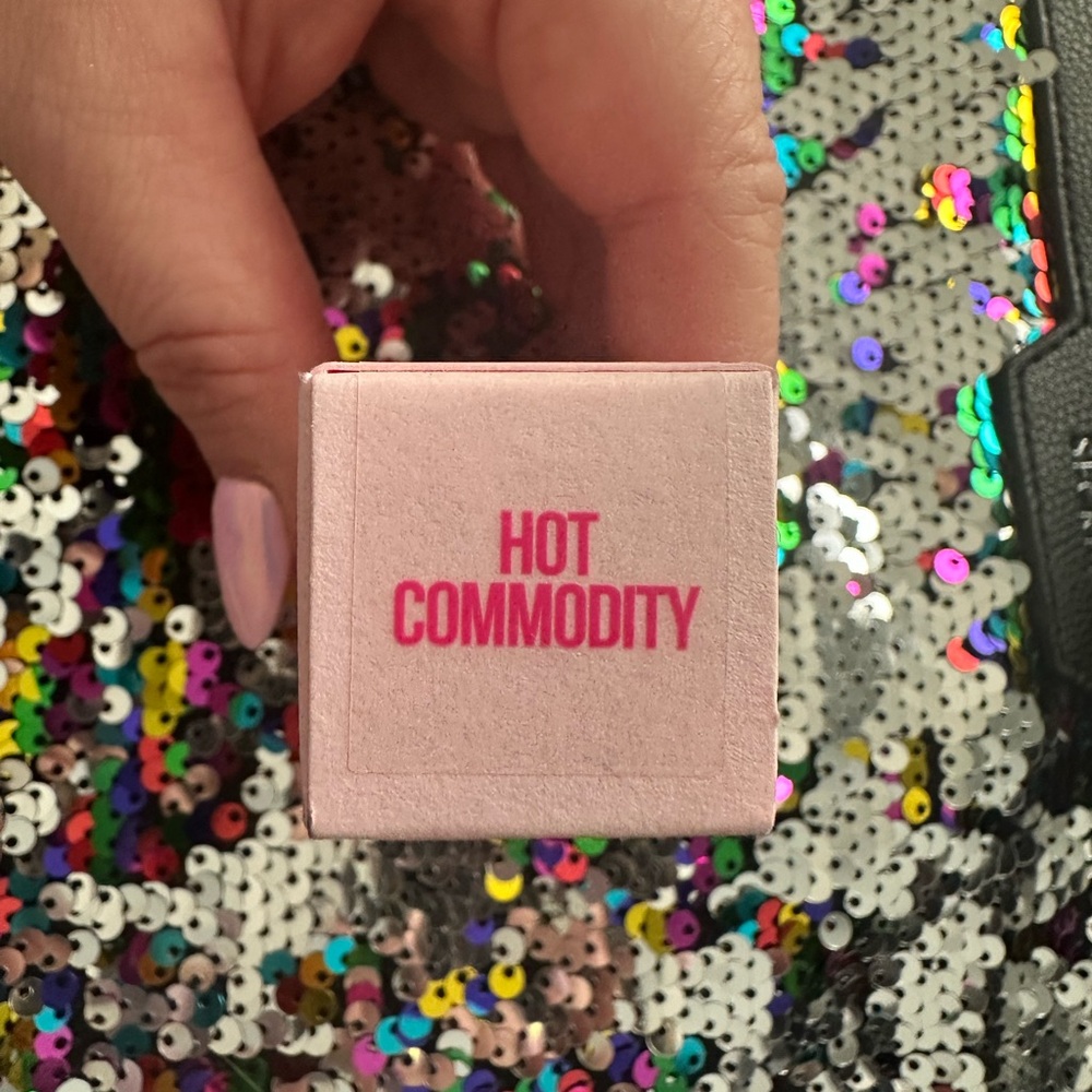Pink Star-Embossed Lipstick - Picture 9 of 11